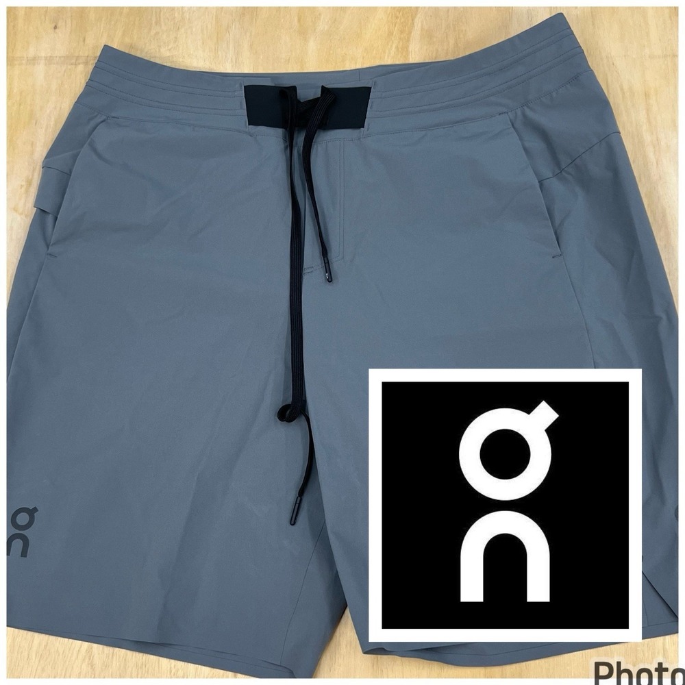 Run On Clouds 8" Hybrid Shorts Linerless Lightweight Mens Sz L (Waist 34") Gray